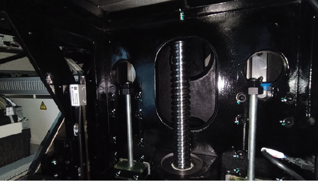 Echtzeit-Überwachung des Drucktisches G-Tera Schablonendruck Echtzeit-Überwachung des Drucktisches im G-Tera Schablonendrucker mit hochpräzisem Z-Achsen-Steuerungssystem für maximale Stabilität und Druckgenauigkeit